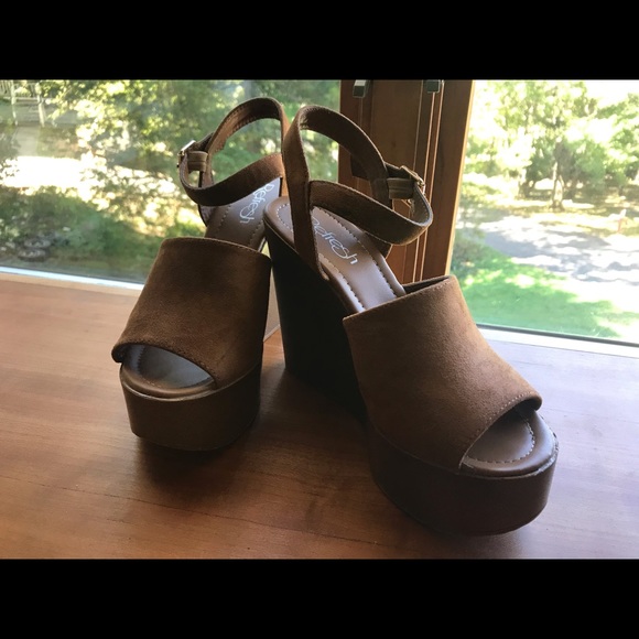 |RETRO| Wooden Platform Wedges - Picture 2 of 5